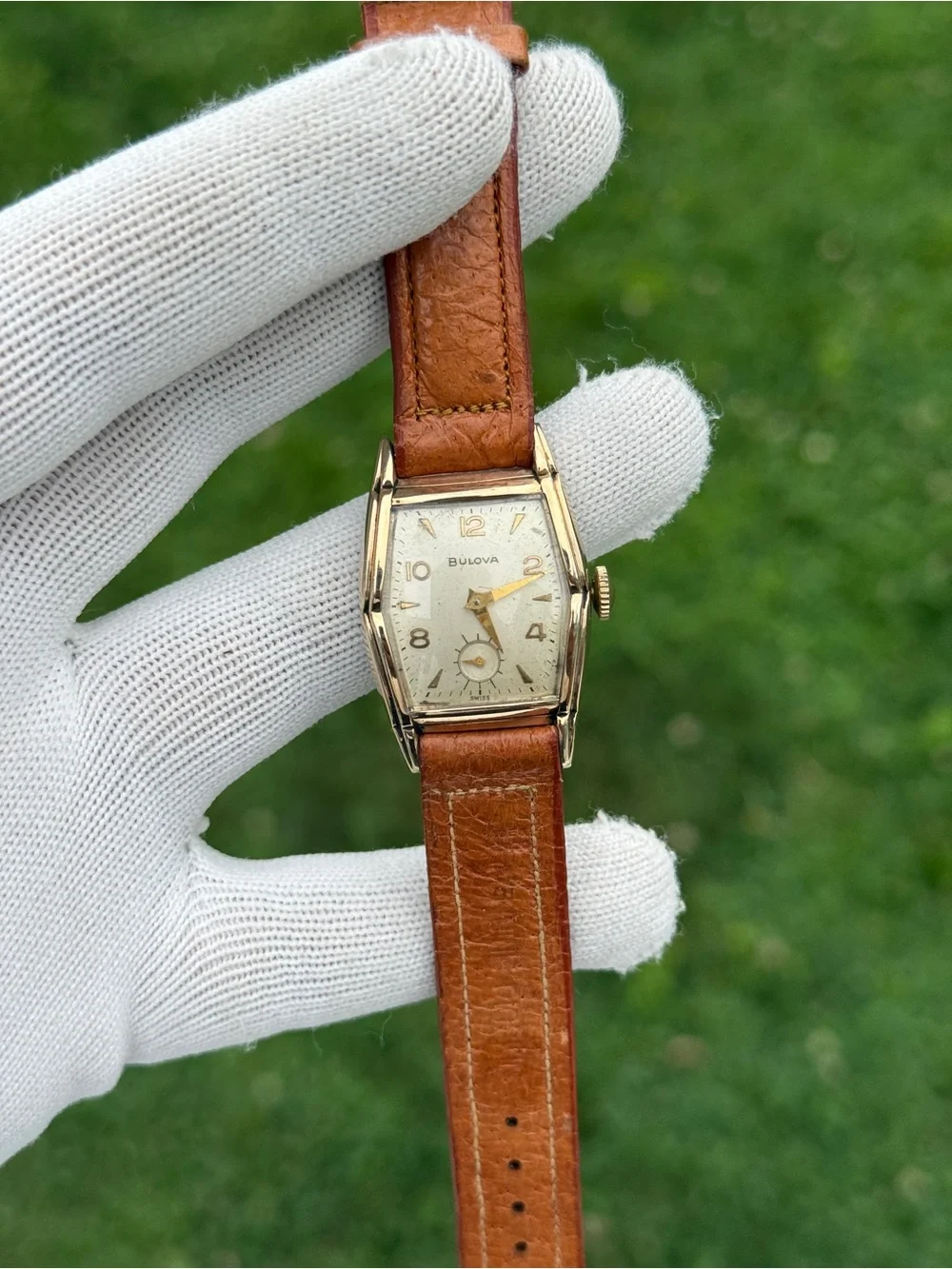 Bulova vintage 1960s winding Gold-Tone Watch with Brown Leather Strap Mens Watch